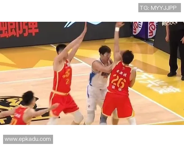 2015年CBA季后赛精彩对决北京队与广厦队的巅峰之战回顾