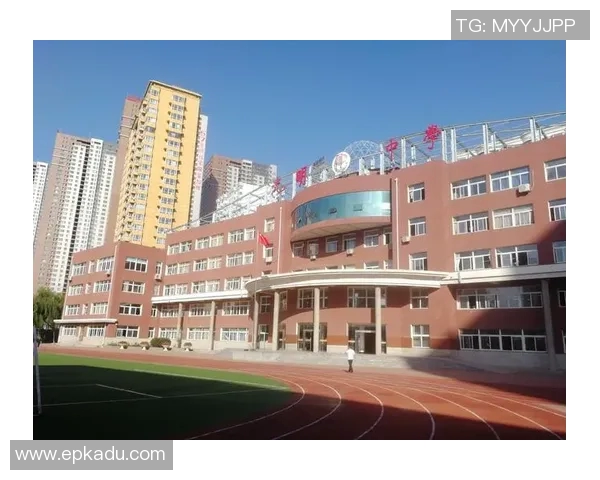 于德豪的奋斗历程与人生哲学探讨：从平凡到卓越的成长之路